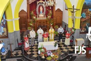 Repique de campanas, misa de romeros y ofrenda a la Virgen de las Nieves/TA y Francisco Javier Santana.